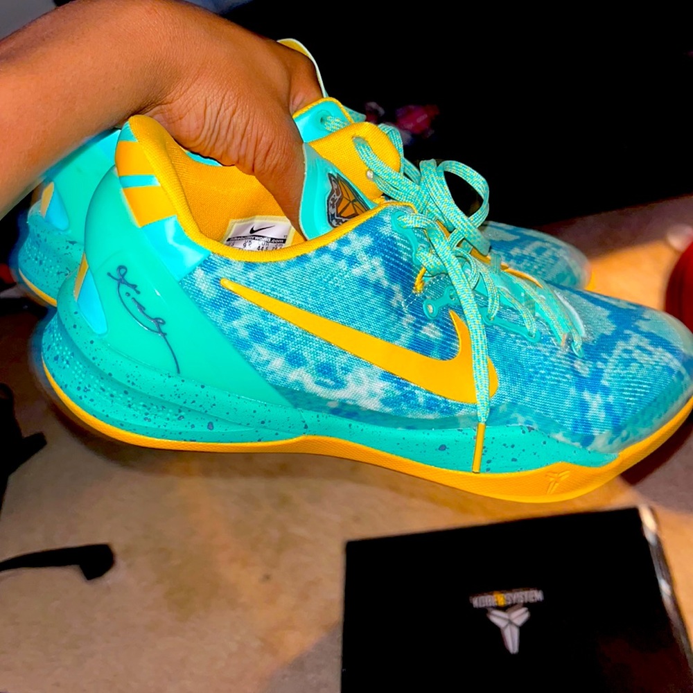Kobe 8 ‘green glow’